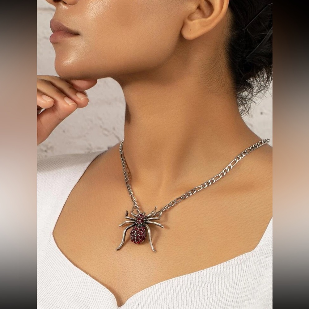 🕷️ Awesome Blinged Out Spider Necklace 🕷️